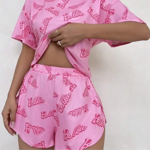 Barbie two piece outfit set in pink
Size medium - Picture 2 of 4